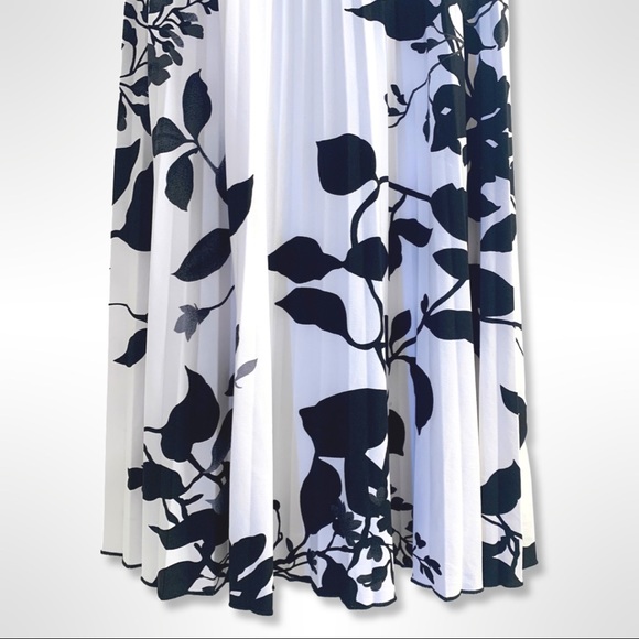 SPEECHLESS • Black and White Sleeveless Floral Dress - Picture 6 of 13